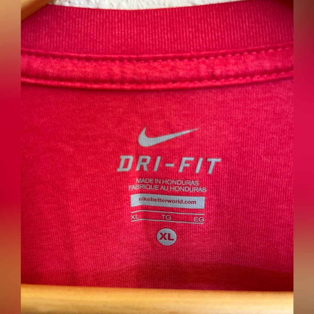 NIKE bright pink dri-fit shirt - Picture 5 of 6